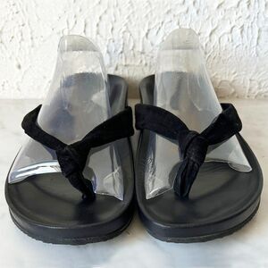 Donald J Pliner Celea Thong Sandal Women's Size 8.5 Black Suede Leather